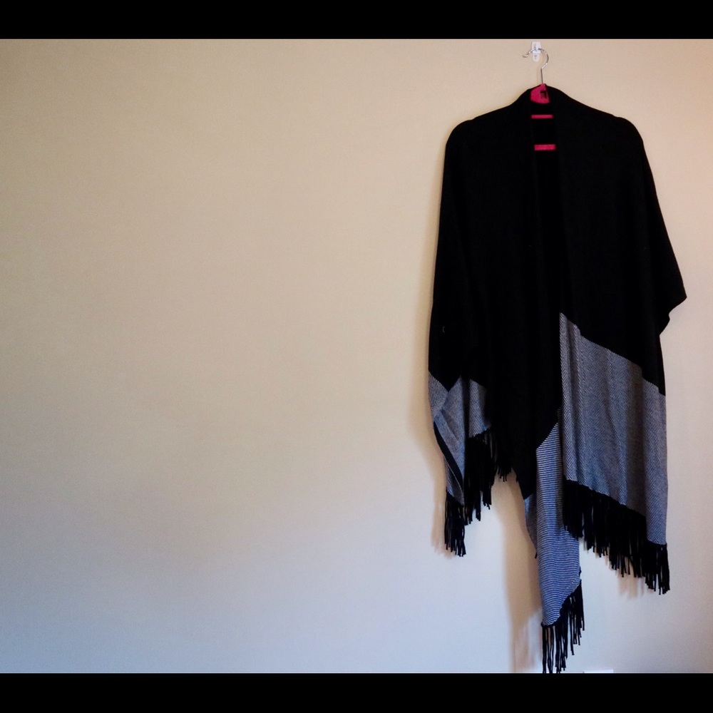 Wrap with tassels